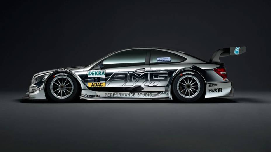 Mercedes Classe C DTM irá disputar campeonato de turismo alemão contra <a href="https://quatrorodas.abril.com.br/galerias/audi/a5-dtm-677559.shtml" target="_blank" rel="migration">Audi A5 DTM</a> e <a href="https://quatrorodas.abril.com.br/galerias/bmw/m3-dtm-677564.shtml" rel="migration"></a>