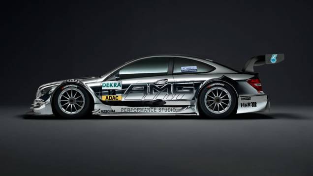 Mercedes Classe C DTM irá disputar campeonato de turismo alemão contra <a href="https://quatrorodas.abril.com.br/galerias/audi/a5-dtm-677559.shtml" target="_blank" rel="migration">Audi A5 DTM</a> e <a href="https://quatrorodas.abril.com.br/galerias/bmw/m3-dtm-677564.shtml" rel="migration"></a>