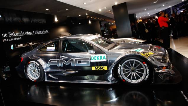 Mercedes Classe C DTM irá disputar campeonato de turismo alemão contra <a href="https://quatrorodas.abril.com.br/galerias/audi/a5-dtm-677559.shtml" target="_blank" rel="migration">Audi A5 DTM</a> e <a href="https://quatrorodas.abril.com.br/galerias/bmw/m3-dtm-677564.shtml" rel="migration"></a> Mercedes Classe C DTM irá disputar campeonato de turismo alemão contra <a href="https://quatrorodas.abril.com.br/galerias/audi/a5-dtm-677559.shtml" target="_blank" rel="migration">Audi A5 DTM</a> e <a href="https://quatrorodas.abril.com.br/galerias/bmw/m3-dtm-677564.shtml" rel="migration"></a>