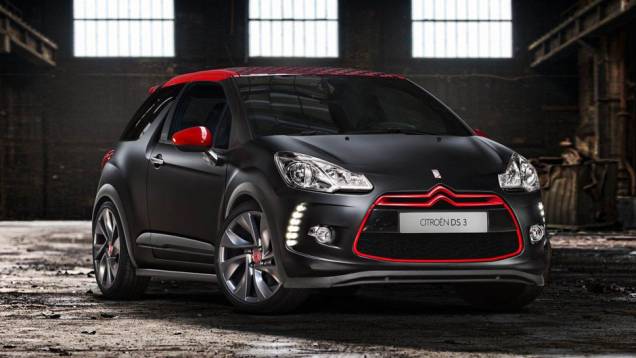 O visual esportivo condiz com o design moderno do DS3 | <a href="https://quatrorodas.abril.com.br/saloes/genebra/2012/citroen-ds3-racing-sebastien-loeb-678492.shtml" rel="migration">Leia mais</a>