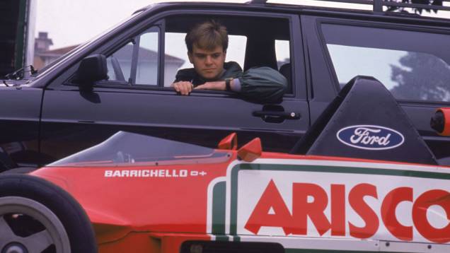 1989 - Estreia nos monopostos pela F-Ford brasileira e é o terceiro no campeonato.