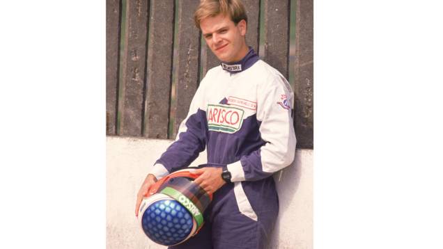 1990 - Chega ao automobilismo europeu e disputa o campeonato de F-Opel pela equipe Draco. Conquista o título.