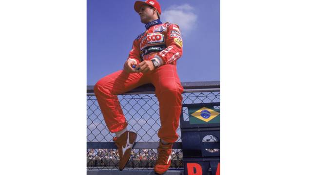Abril de 1994 - Termina o GP do Pacífico no terceiro lugar, subindo ao pódio pela primeira vez na F-1.