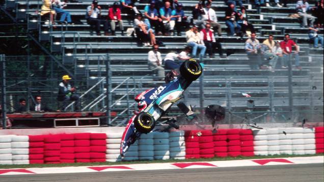Abril de 1994 - sofre o pior acidente da carreira nos treinos de sexta-feira do GP de San Marino, ao escapar na Variante Bassa, chocar-se contra a barreira de pneus e capotar. Tem constatado traumatismo craniano e outras lesões, mas recebe alta hospitalar