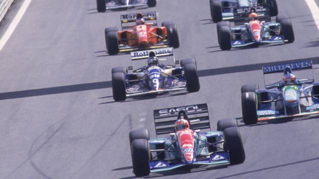 Novembro de 1994 - Com o quarto lugar no GP da Austrália, encerra a temporada com 19 pontos e a sexta colocação no campeonato.