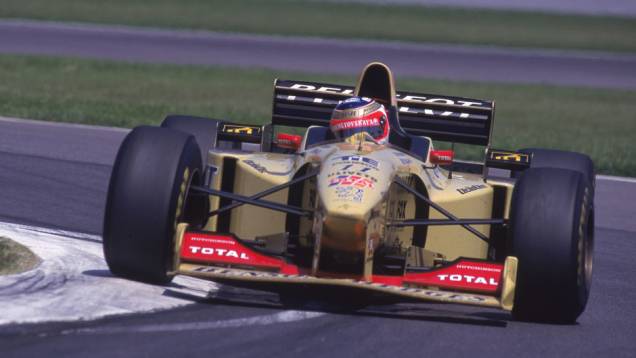 Outubro de 1996 - Encerra o ciclo na Jordan, ficando na 8ª posição no campeonato, com 14 pontos.