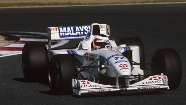 1997 - É o primeiro piloto da novata equipe Stewart. Com um carro limitado, tem como raro momento de brilho o segundo lugar no GP de Mônaco, disputado sob intensa chuva. É o 13º do campeonato, com seis pontos.