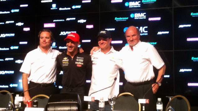 Março de 2012 - Rubinho anuncia que vai correr na F-Indy na equipe KV Racing ao lado de Tony Kanaan Março de 2012 - Rubinho anuncia que vai correr na F-Indy na equipe KV Racing ao lado de Tony Kanaan