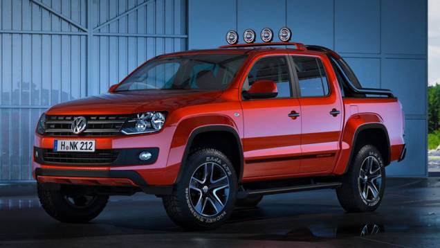 As rodas pretas formam uma bela combinação com a carroceria alaranjada | <a href="https://quatrorodas.abril.com.br/saloes/genebra/2012/volkswagen-amarok-canyon-678779.shtml" rel="migration">Leia mais</a>