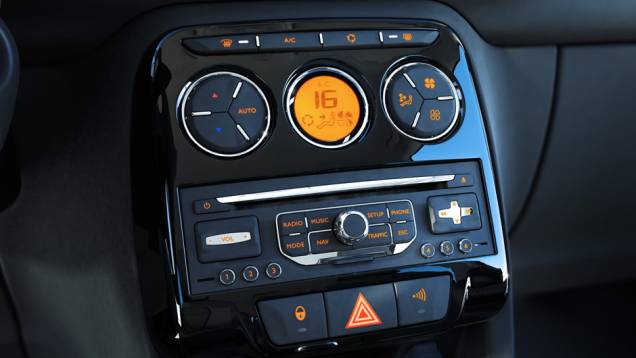 Versão topo de linha conta com ar-condicionado digital | <a href="https://quatrorodas.abril.com.br/carros/lancamentos/citroen-aircross-591224.shtml" rel="migration">Leia mais</a> Versão topo de linha conta com ar-condicionado digital | <a href="https://quatrorodas.abril.com.br/carros/lancamentos/citroen-aircross-591224.shtml" rel="migration">Leia mais</a>