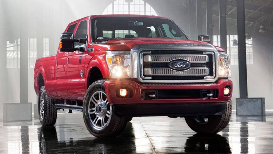 Série especial Super Duty Platinum chega às lojas até o fim de 2012 | <a href="https://quatrorodas.abril.com.br/noticias/fabricantes-ford-lanca-video-serie-f-super-duty-platinum-317778_p.shtml" rel="migration">Leia mais</a>