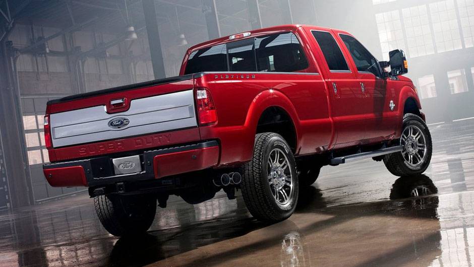 Apesar de ser uma picape, ela tem requintes de um sed&atilde; luxo, como GPS e sistema multim&iacute;dia | <a href="https://quatrorodas.abril.com.br/noticias/fabricantes-ford-lanca-video-serie-f-super-duty-platinum-317778_p.shtml" rel="migration">Leia mais</a>