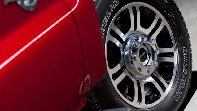 As belas rodas de liga leve têm 20 polegadas | <a href="https://quatrorodas.abril.com.br/noticias/fabricantes-ford-lanca-video-serie-f-super-duty-platinum-317778_p.shtml" rel="migration">Leia mais</a>