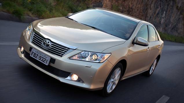 Sétima geração chega ao Brasil com design renovado | <a href="https://quatrorodas.abril.com.br/carros/lancamentos/toyota-camry-2013-679638.shtml" rel="migration">Leia mais</a> Sétima geração chega ao Brasil com design renovado | <a href="https://quatrorodas.abril.com.br/carros/lancamentos/toyota-camry-2013-679638.shtml" rel="migration">Leia mais</a>