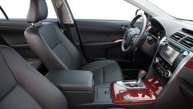 Novo Camry está disponível por R$ 161 mil | <a href="https://quatrorodas.abril.com.br/carros/lancamentos/toyota-camry-2013-679638.shtml" rel="migration">Leia mais</a> Novo Camry está disponível por R$ 161 mil | <a href="https://quatrorodas.abril.com.br/carros/lancamentos/toyota-camry-2013-679638.shtml" rel="migration">Leia mais</a>