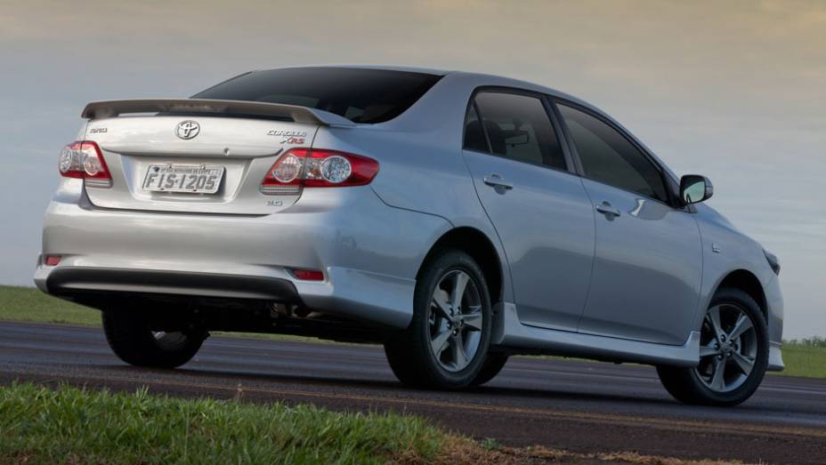 Motor é o mesmo 2.0 16V que equipa as versões mais caras do sedã | <a href="https://quatrorodas.abril.com.br/noticias/toyota-lanca-novo-camry-corolla-xrs-318090_p.shtml" rel="migration">Leia mais</a>