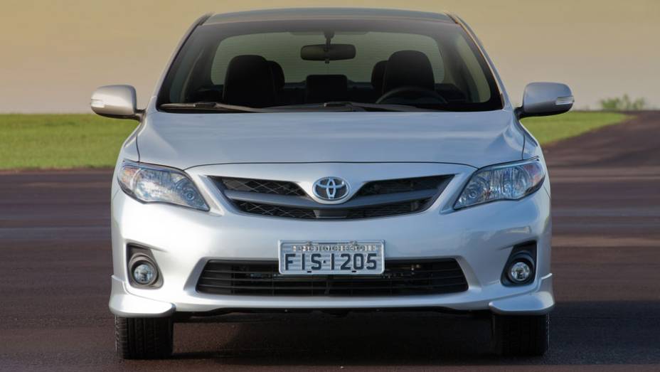 XRS vai de 0 a 100 km/h em 11,6 segundos com etanol no tanque | <a href="https://quatrorodas.abril.com.br/noticias/toyota-lanca-novo-camry-corolla-xrs-318090_p.shtml" rel="migration">Leia mais</a>