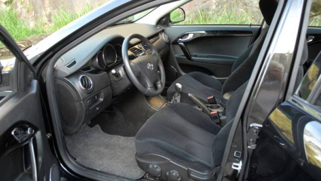 J5 será vendido em versão única de acabamento por R$ 53.800 | <a href="https://quatrorodas.abril.com.br/carros/lancamentos/jac-j5-679831.shtml" rel="migration">Leia mais</a> J5 será vendido em versão única de acabamento por R$ 53.800 | <a href="https://quatrorodas.abril.com.br/carros/lancamentos/jac-j5-679831.shtml" rel="migration">Leia mais</a>