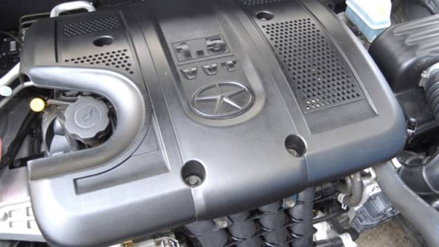Motor 1.5 VVT 16V desenvolve 125 cv de potência | <a href="https://quatrorodas.abril.com.br/carros/lancamentos/jac-j5-679831.shtml" rel="migration">Leia mais</a> Motor 1.5 VVT 16V desenvolve 125 cv de potência | <a href="https://quatrorodas.abril.com.br/carros/lancamentos/jac-j5-679831.shtml" rel="migration">Leia mais</a>