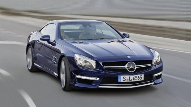 Debaixo do capô fica o possante motor 6.0 V12, que entrega 630 cv | <a href="https://quatrorodas.abril.com.br/saloes/nova-york/2012/mercedes-benz-sl65-amg-680824.shtml" rel="migration">Leia mais</a>