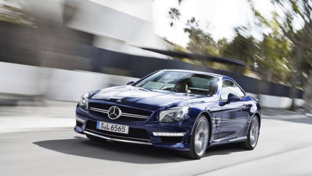 A capota rígida pode ser recolhida automaticamente em 20 segundos | <a href="https://quatrorodas.abril.com.br/saloes/nova-york/2012/mercedes-benz-sl65-amg-680824.shtml" rel="migration">Leia mais</a>