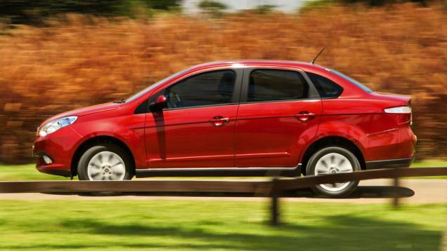 O Grand Siena faz jus ao nome: ele é 14 centímetros maior que o antigo sedã | <a href="https://quatrorodas.abril.com.br/carros/lancamentos/fiat-grand-siena-680146.shtml" rel="migration">Leia mais</a> O Grand Siena faz jus ao nome: ele é 14 centímetros maior que o antigo sedã | <a href="https://quatrorodas.abril.com.br/carros/lancamentos/fiat-grand-siena-680146.shtml" rel="migration">Leia mais</a>