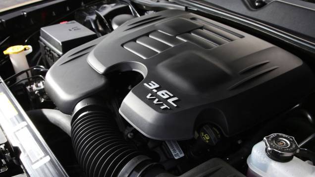 O motorzão 3.6 V6 entrega 306 cv