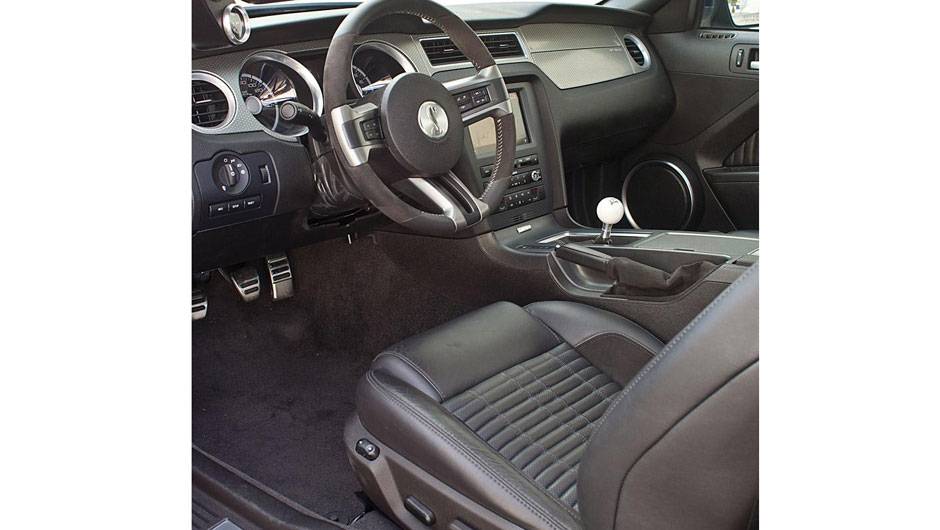 Difusor traseiro e novo cap&ocirc; s&atilde;o os destaques | <a href="https://quatrorodas.abril.com.br/saloes/nova-york/2012/ford-shelby-1000-680842.shtml" rel="migration">Leia mais</a>