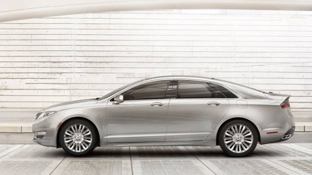 A versão de produção que chega aos Estados Unidos é bem parecida com o conceito mostrado em janeiro | <a href="https://quatrorodas.abril.com.br/saloes/nova-york/2012/lincoln-mkz-2013-681093.shtml" rel="migration">Leia mais</a> A versão de produção que chega aos Estados Unidos é bem parecida com o conceito mostrado em janeiro | <a href="https://quatrorodas.abril.com.br/saloes/nova-york/2012/lincoln-mkz-2013-681093.shtml" rel="migration">Leia mais</a>