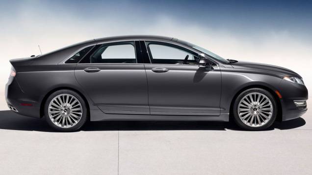 Suas principais características são o teto mais abaixo, com para-brisa mais amplo e visual fluído | <a href="https://quatrorodas.abril.com.br/saloes/nova-york/2012/lincoln-mkz-2013-681093.shtml" rel="migration">Leia mais</a> Suas principais características são o teto mais abaixo, com para-brisa mais amplo e visual fluído | <a href="https://quatrorodas.abril.com.br/saloes/nova-york/2012/lincoln-mkz-2013-681093.shtml" rel="migration">Leia mais</a>