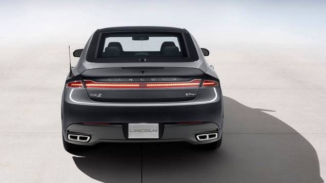 Lanterna traseira é um dos destaques do modelo | <a href="https://quatrorodas.abril.com.br/saloes/nova-york/2012/lincoln-mkz-2013-681093.shtml" rel="migration">Leia mais</a> Lanterna traseira é um dos destaques do modelo | <a href="https://quatrorodas.abril.com.br/saloes/nova-york/2012/lincoln-mkz-2013-681093.shtml" rel="migration">Leia mais</a>