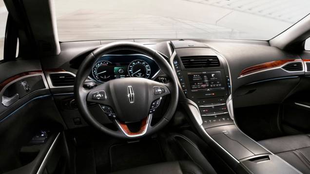 O sistema MyLincoln Touch, que controla todos os itens tecnológicos do modelo, será item de série | <a href="https://quatrorodas.abril.com.br/saloes/nova-york/2012/lincoln-mkz-2013-681093.shtml" rel="migration">Leia mais</a>