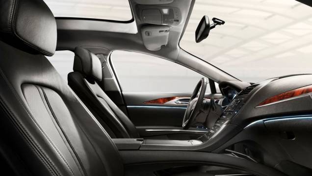 Interior conta com equipamentos de luxo | <a href="https://quatrorodas.abril.com.br/saloes/nova-york/2012/lincoln-mkz-2013-681093.shtml" rel="migration">Leia mais</a> Interior conta com equipamentos de luxo | <a href="https://quatrorodas.abril.com.br/saloes/nova-york/2012/lincoln-mkz-2013-681093.shtml" rel="migration">Leia mais</a>