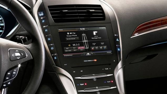 Sistema de entretenimento tem tela touch | <a href="https://quatrorodas.abril.com.br/saloes/nova-york/2012/lincoln-mkz-2013-681093.shtml" rel="migration">Leia mais</a> Sistema de entretenimento tem tela touch | <a href="https://quatrorodas.abril.com.br/saloes/nova-york/2012/lincoln-mkz-2013-681093.shtml" rel="migration">Leia mais</a>
