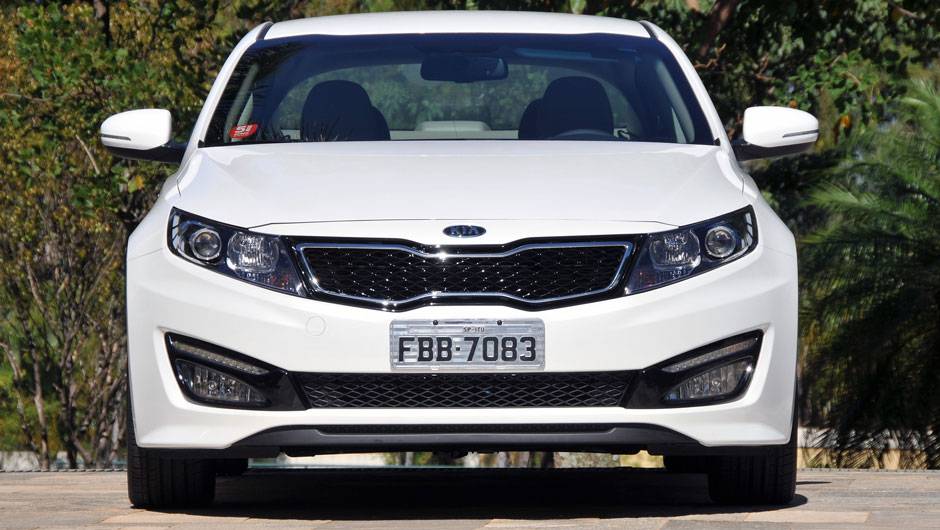 Motor &eacute; Theta II 2.4 16V de quatro cilindros em linha CVV | <a href="https://quatrorodas.abril.com.br/carros/lancamentos/kia-optima-681089.shtml" rel="migration">Leia mais</a>