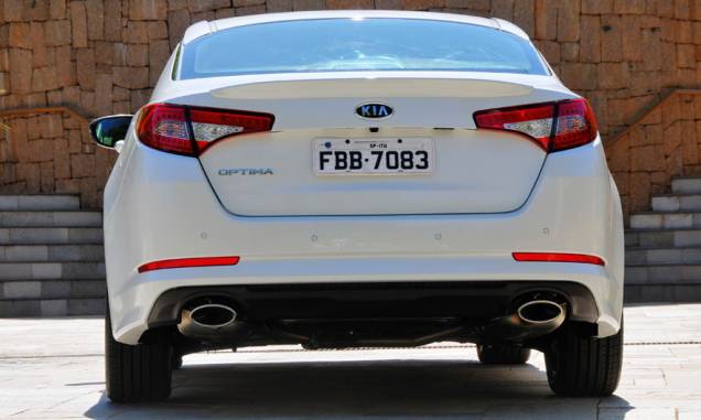 Modelo desenvolve 180 cavalos de potência | <a href="https://quatrorodas.abril.com.br/carros/lancamentos/kia-optima-681089.shtml" rel="migration">Leia mais</a> Modelo desenvolve 180 cavalos de potência | <a href="https://quatrorodas.abril.com.br/carros/lancamentos/kia-optima-681089.shtml" rel="migration">Leia mais</a>