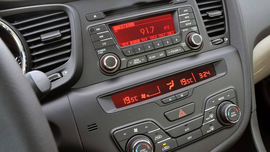 Transmiss&atilde;o &eacute; de seis velocidades sequencial, com paddle-shift | <a href="https://quatrorodas.abril.com.br/carros/lancamentos/kia-optima-681089.shtml" rel="migration">Leia mais</a>