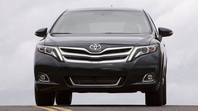 Faróis também foram redesenhados | <a href="https://quatrorodas.abril.com.br/saloes/nova-york/2012/toyota-venza-681150.shtml" rel="migration">Leia mais</a>