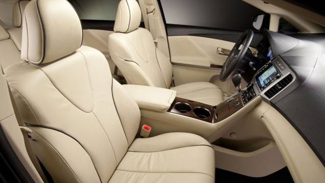 Interior se destaca pelo luxo e conforto | <a href="https://quatrorodas.abril.com.br/saloes/nova-york/2012/toyota-venza-681150.shtml" rel="migration">Leia mais</a>