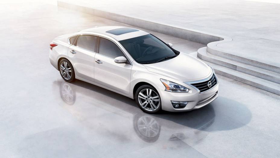 Altima se tornou o veículo mais leve de sua categoria | <a href="https://quatrorodas.abril.com.br/saloes/nova-york/2012/nissan-altima-681185.shtml" rel="migration">Leia mais</a>
