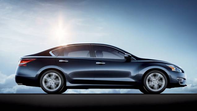 Consumo é de 15,9 km/l | <a href="https://quatrorodas.abril.com.br/saloes/nova-york/2012/nissan-altima-681185.shtml" rel="migration">Leia mais</a> Consumo é de 15,9 km/l | <a href="https://quatrorodas.abril.com.br/saloes/nova-york/2012/nissan-altima-681185.shtml" rel="migration">Leia mais</a>