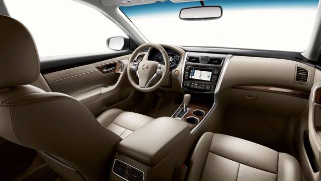 Modelo conta, ainda, com novo acerto na suspensão traseira | <a href="https://quatrorodas.abril.com.br/saloes/nova-york/2012/nissan-altima-681185.shtml" rel="migration">Leia mais</a> Modelo conta, ainda, com novo acerto na suspensão traseira | <a href="https://quatrorodas.abril.com.br/saloes/nova-york/2012/nissan-altima-681185.shtml" rel="migration">Leia mais</a>