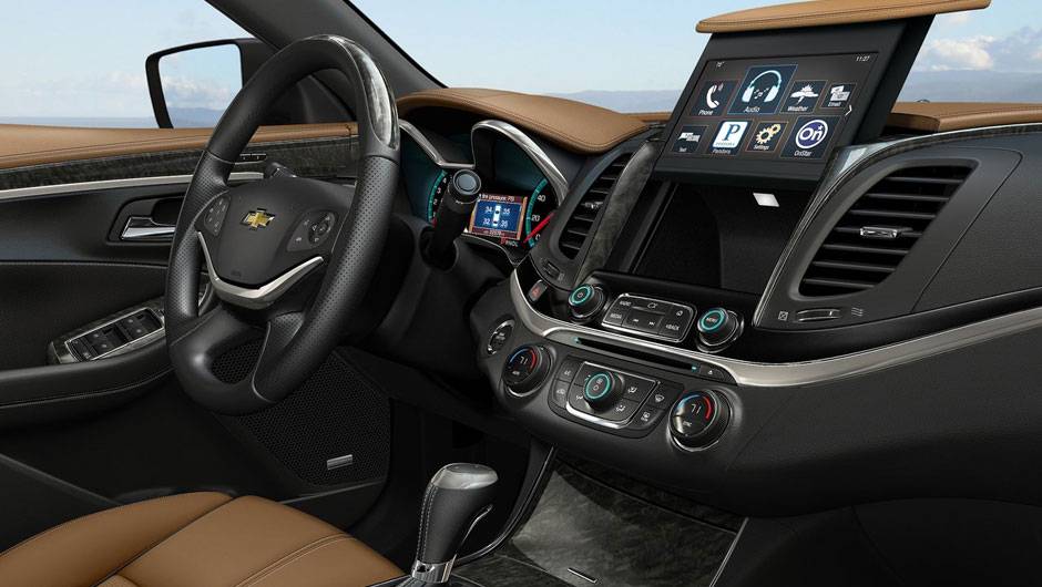 Porta-objetos fica atr&aacute;s de tela sens&iacute;vel | <a href="https://quatrorodas.abril.com.br/saloes/nova-york/2012/chevrolet-impala-681135.shtml" rel="migration">Leia mais</a>