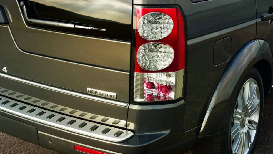 Cor havana estreia na linha do modelo | <a href="https://quatrorodas.abril.com.br/saloes/nova-york/2012/discovery-4-hse-luxury-681275.shtml" rel="migration">Leia mais</a>