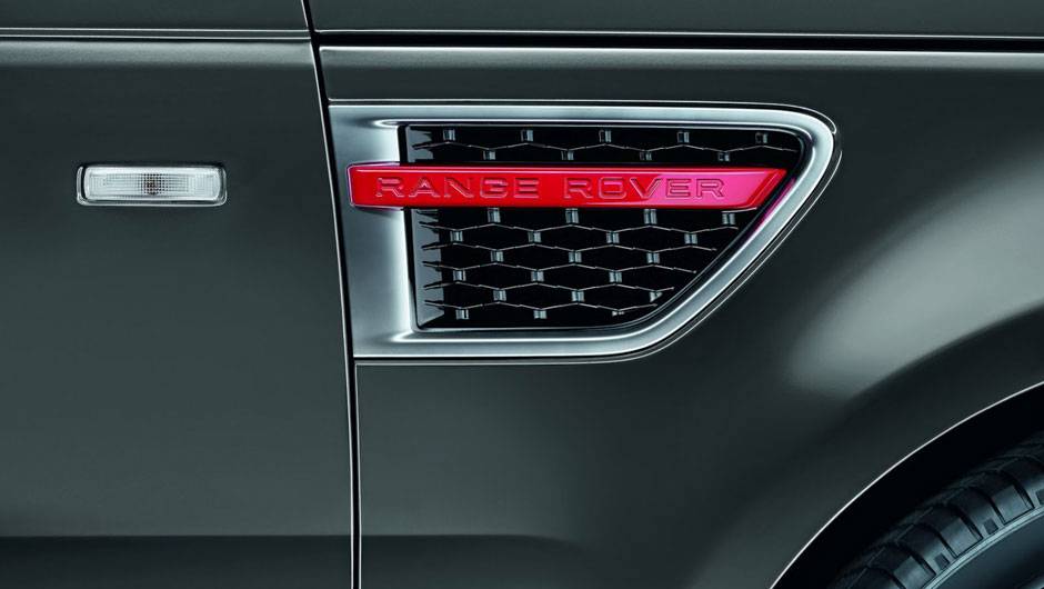 As sa&iacute;das de ar laterais receberam acabamento em preto | <a href="https://quatrorodas.abril.com.br/saloes/nova-york/2012/range-rover-sport-special-edition-681285.shtml" rel="migration">Leia mais</a>