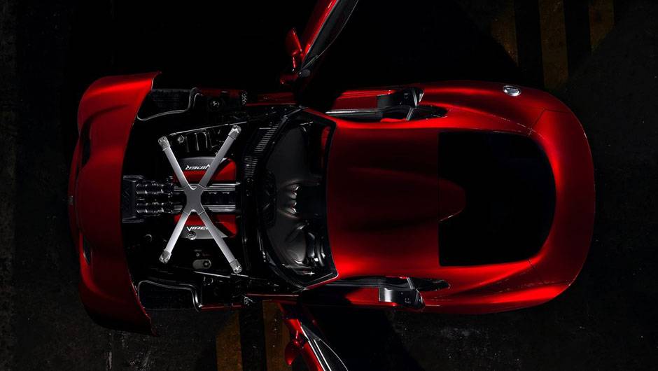 Motor teve pot&ecirc;ncia aumentada em 50 cavalos| <a href="https://quatrorodas.abril.com.br/saloes/nova-york/2012/srt-viper-681186.shtml" rel="migration">Leia mais</a>