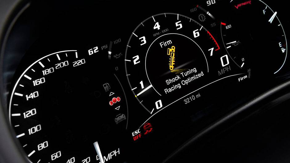 Modelo possui op&ccedil;&atilde;o de dire&ccedil;&atilde;o esportiva| <a href="https://quatrorodas.abril.com.br/saloes/nova-york/2012/srt-viper-681186.shtml" rel="migration">Leia mais</a>