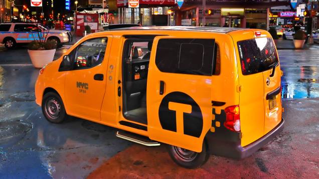 Modelo é equipado com motor 2.0 e faz ao menos 10 km/l | <a href="https://quatrorodas.abril.com.br/saloes/nova-york/2012/nv200-681183.shtml" rel="migration">Leia mais</a> Modelo é equipado com motor 2.0 e faz ao menos 10 km/l | <a href="https://quatrorodas.abril.com.br/saloes/nova-york/2012/nv200-681183.shtml" rel="migration">Leia mais</a>