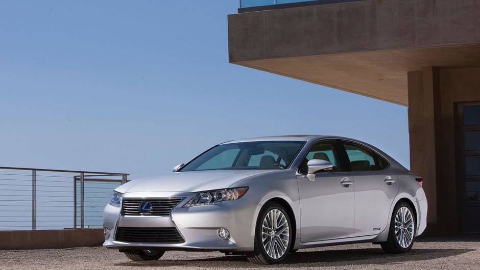 Vers&atilde;o h&iacute;brida ES 300h chega &agrave; gama | <a href="https://quatrorodas.abril.com.br/saloes/nova-york/2012/lexus-es-681238.shtml" rel="migration">Leia mais</a>