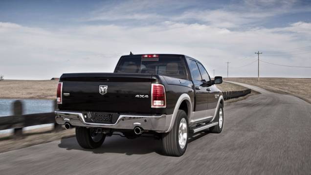 Tração 4x4 facilita as incursões no fora-de-estrada | <a href="https://quatrorodas.abril.com.br/saloes/nova-york/2012/ram-1500-681323.shtml" rel="migration">Leia mais</a> Tração 4x4 facilita as incursões no fora-de-estrada | <a href="https://quatrorodas.abril.com.br/saloes/nova-york/2012/ram-1500-681323.shtml" rel="migration">Leia mais</a>